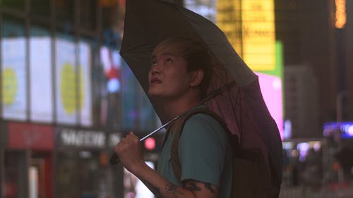 有关下雨, 人, 握住的免费素材视频