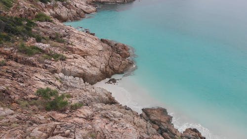 有关多云的天空, 岩石海岸, 岸边的免费素材视频