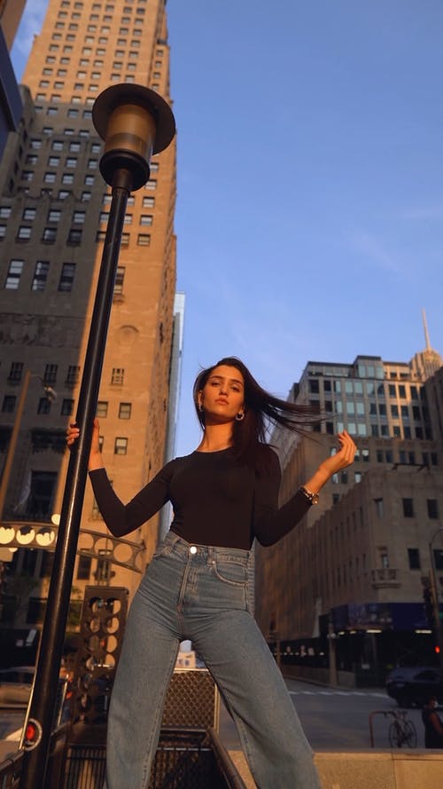 有关垂直视频, 城市, 女人的免费素材视频