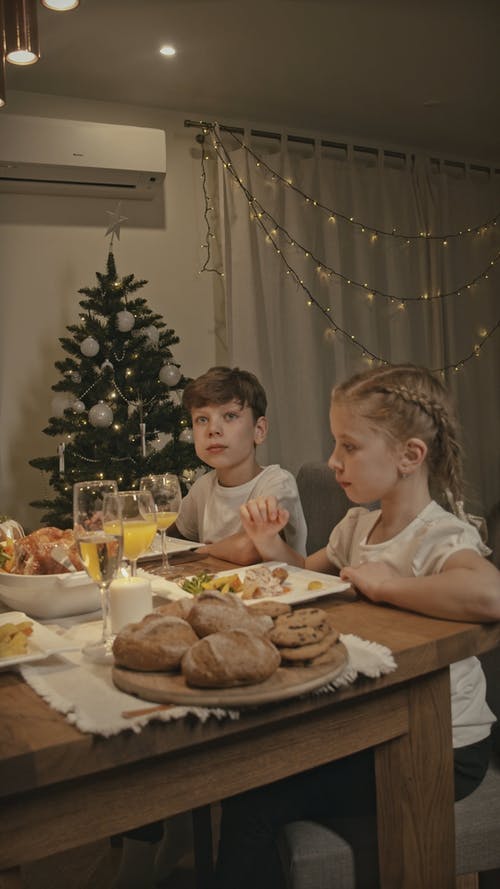 有关兄弟姐妹, 儿童, 吃的免费素材视频