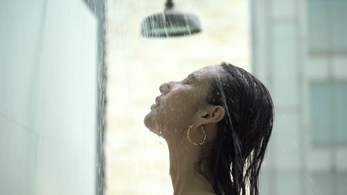 有关咖啡色头发的女人, 女人, 女性的免费素材视频