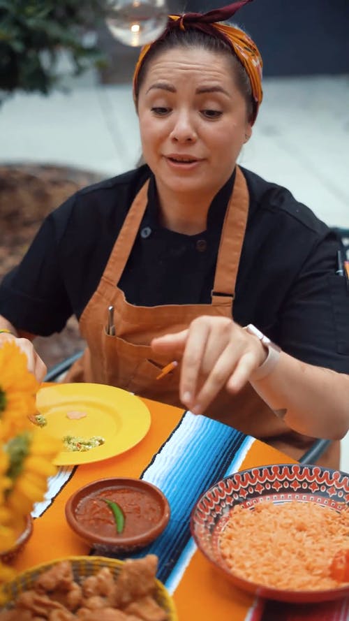 有关吃, 向日葵, 垂直视频的免费素材视频