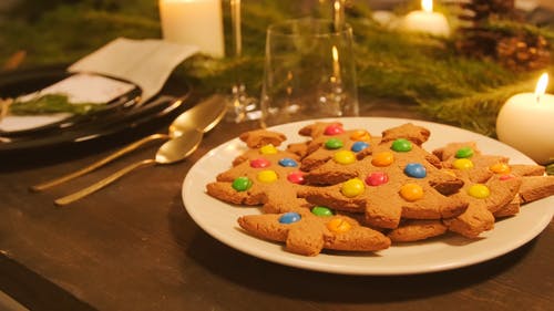 桌上镀的圣诞饼干 · 免费素材视频