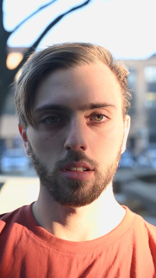 有关人, 垂直视频, 模糊的背景的免费素材视频