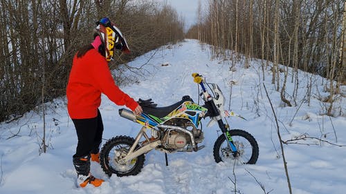 有关人, 手套, 摩托车的免费素材视频