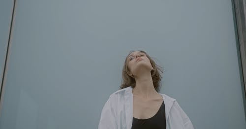 有关休闲, 低角度拍摄, 倚的免费素材视频