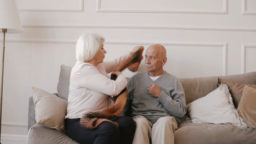 有关Throw Pillows, 奶奶, 爱的免费素材视频