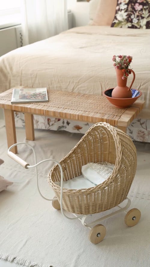 有关地毯, 垂直视频, 婴儿车的免费素材视频