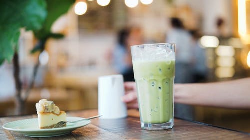 有关倾注, 模糊的背景, 水杯的免费素材视频