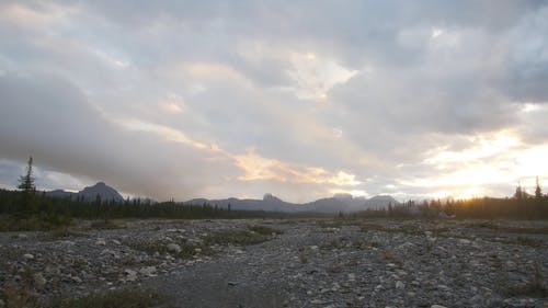 有关多云的天空, 天性, 山背景的免费素材视频