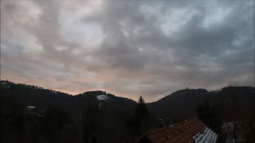 有关天空, 屋顶, 山的免费素材视频
