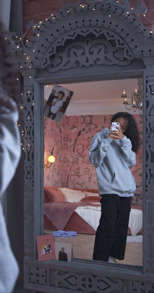 有关反射, 垂直视频, 女孩的免费素材视频