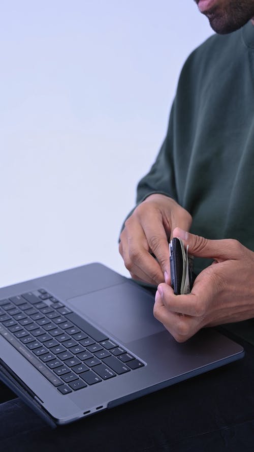 有关付款, 垂直视频, 手的免费素材视频