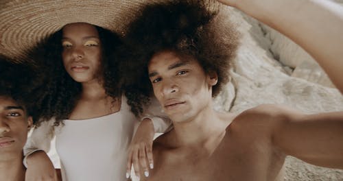 有关修剪指甲, 半裸, 宽边帽的免费素材视频