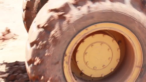 有关卡车, 大轮子, 卷起来的免费素材视频