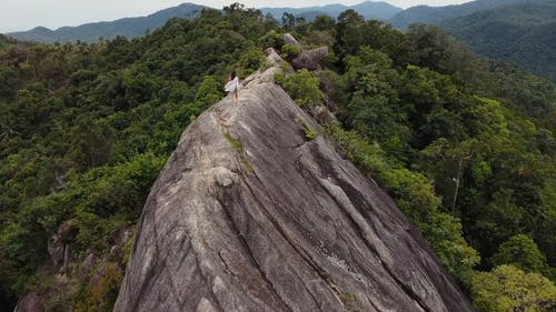 有关地质构造, 天性, 女人的免费素材视频