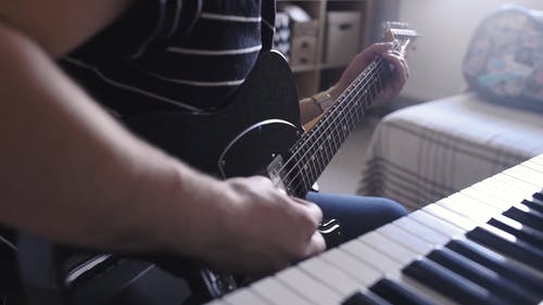 有关主音吉他, 人, 和弦的免费素材视频