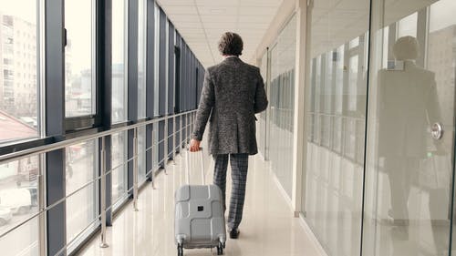 有关室内, 後视图, 步行的免费素材视频