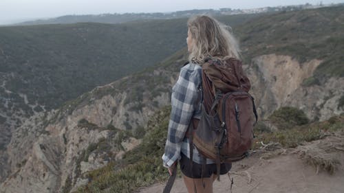 有关冒险, 女人, 平移拍摄的免费素材视频