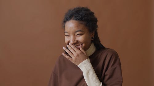 有关dreadlock, 大笑, 年轻女子的免费素材视频