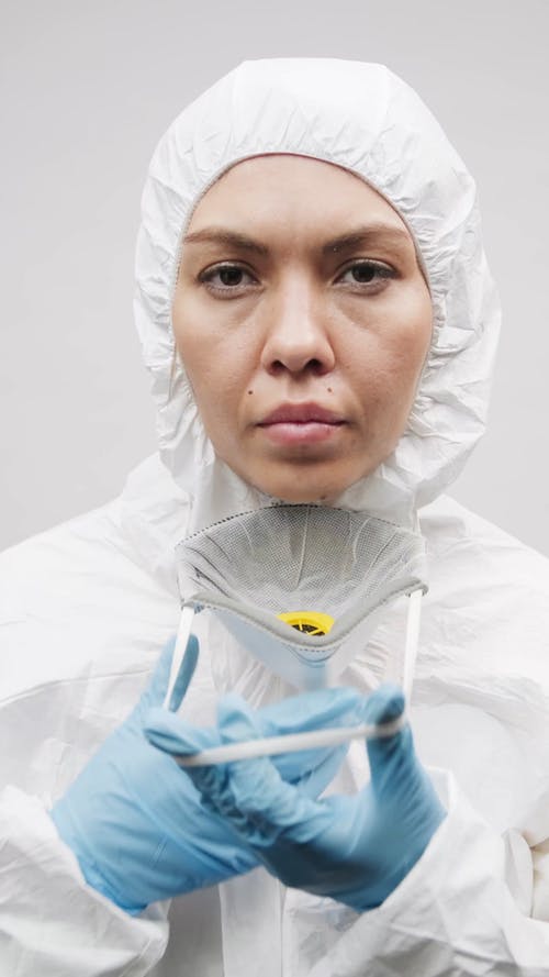 有关冠状病毒, 呼吸器, 垂直视频的免费素材视频