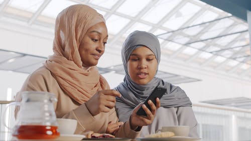 有关友谊, 微笑, 握住的免费素材视频