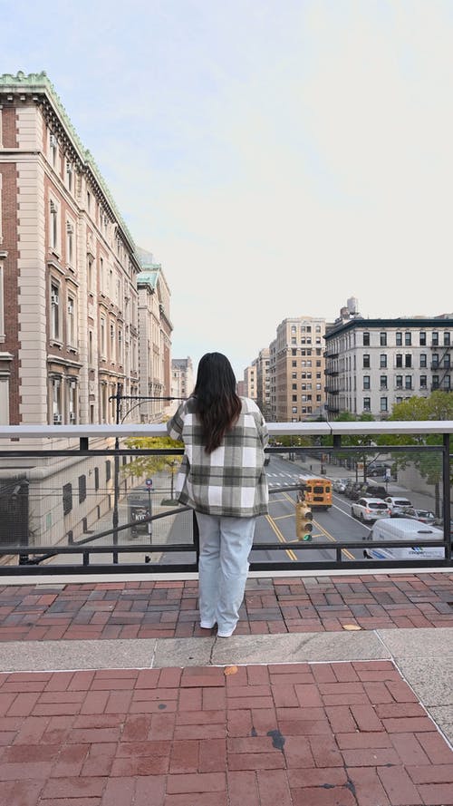 有关垂直视频, 城市景观, 女人的免费素材视频