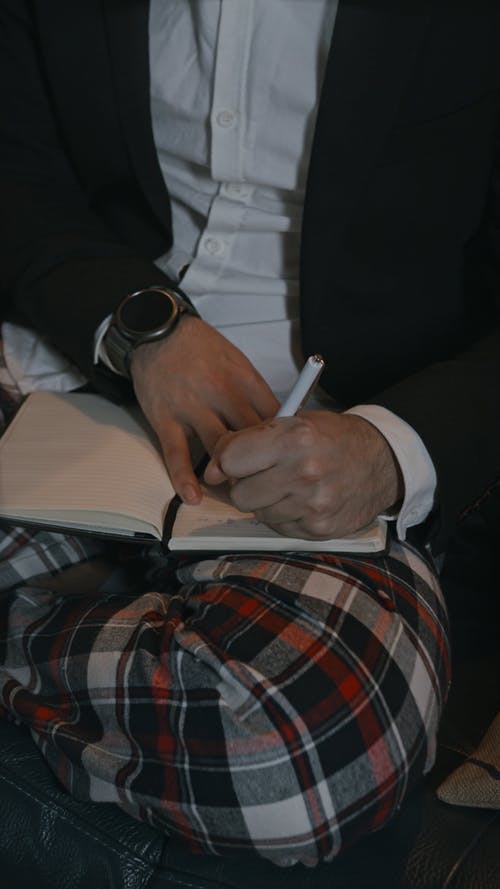 有关商务套装, 坐, 垂直视频的免费素材视频