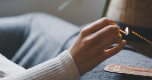 有关手, 火, 火柴的免费素材视频