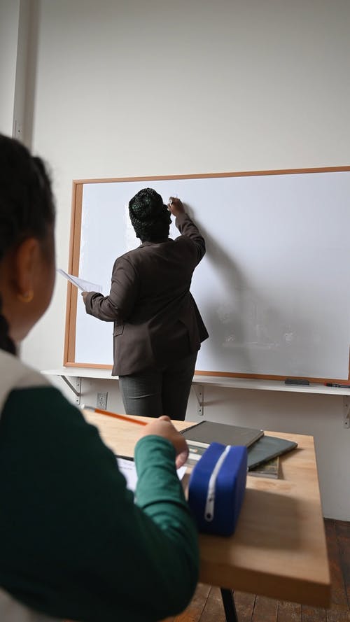 有关垂直视频, 女人, 学校的免费素材视频