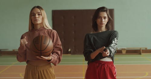 有关＃室内, 体育馆, 咖啡色头发的女人的免费素材视频