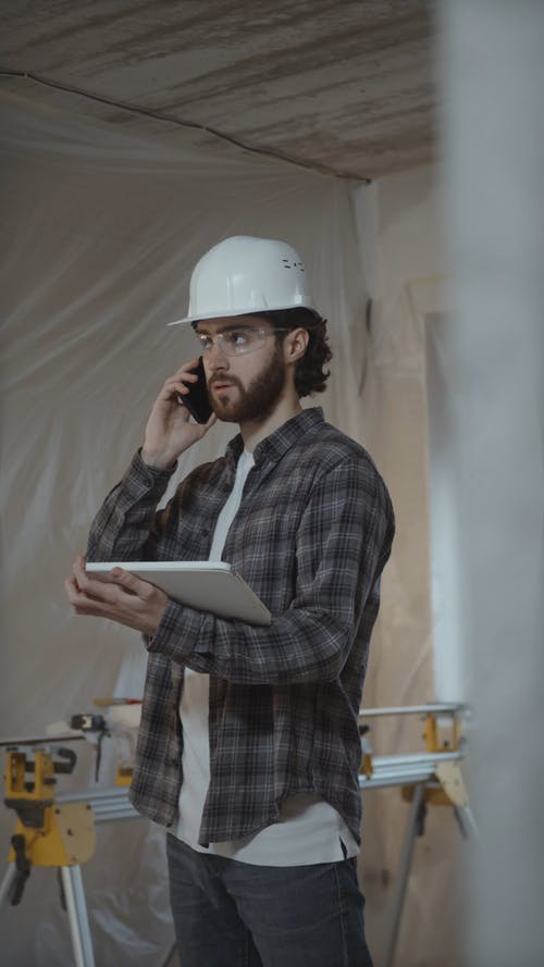 有关3C用品, 人, 垂直视频的免费素材视频