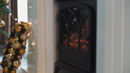 有关圣诞气氛, 壁炉, 耶誔球饰品的免费素材视频