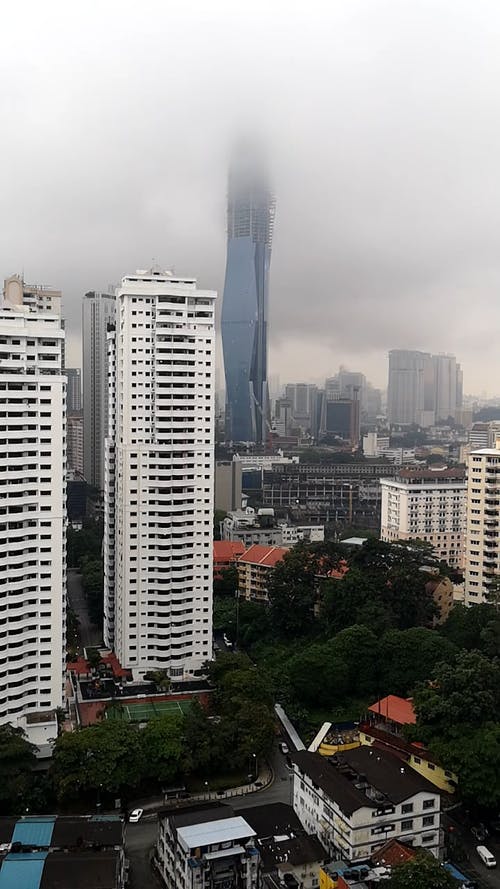 有关垂直视频, 城市, 多云的天空的免费素材视频