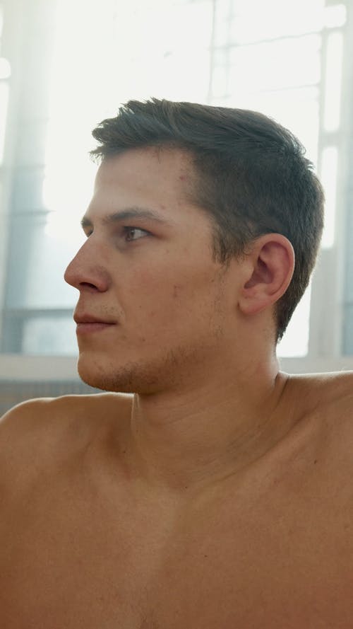 有关人, 半裸, 垂直视频的免费素材视频