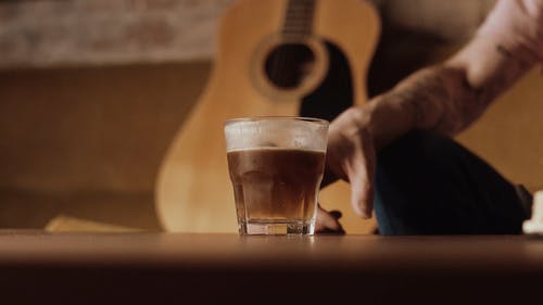 有关人, 冰咖啡, 刺青的免费素材视频