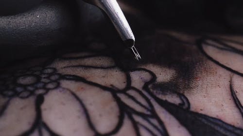 有关乳胶手套, 人体皮肤, 刺青的免费素材视频