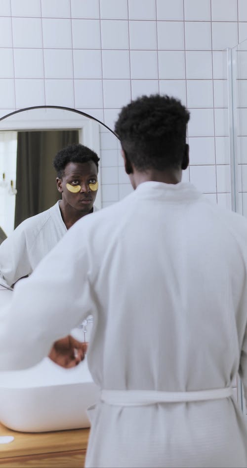 有关人, 化妆品, 反射的免费素材视频