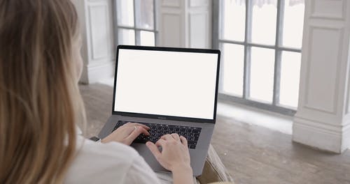 有关MacBook, 在家工作, 女人的免费素材视频