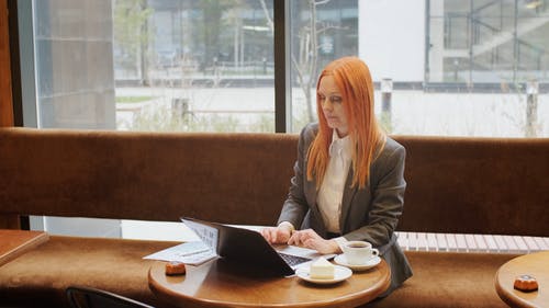 有关互联网, 休息时间, 努力的免费素材视频