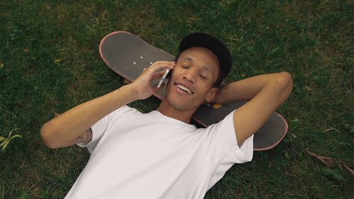 有关3C用品, 人, 公园的免费素材视频