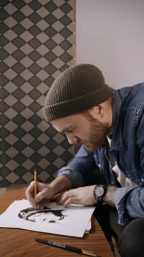 有关（顶部有小羊毛球的）羊毛帽子, 人, 刺青的免费素材视频