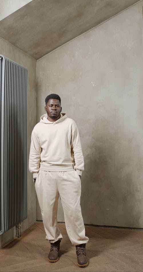 有关人, 垂直视频, 室内的免费素材视频