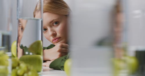 有关反射, 哀思, 严肃的免费素材视频