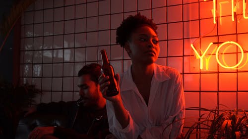 有关人, 啤酒, 女人的免费素材视频