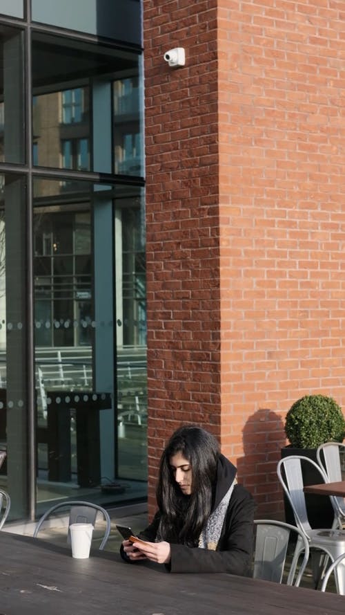 有关（顶部有小羊毛球的）羊毛帽子, 3C用品, 付款的免费素材视频