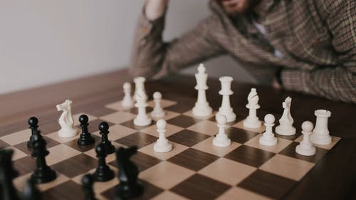 有关（顶部有小羊毛球的）羊毛帽子, 人, 低角度拍摄的免费素材视频