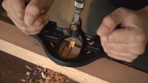 使用木剃须刀间隔木材 · 免费素材视频