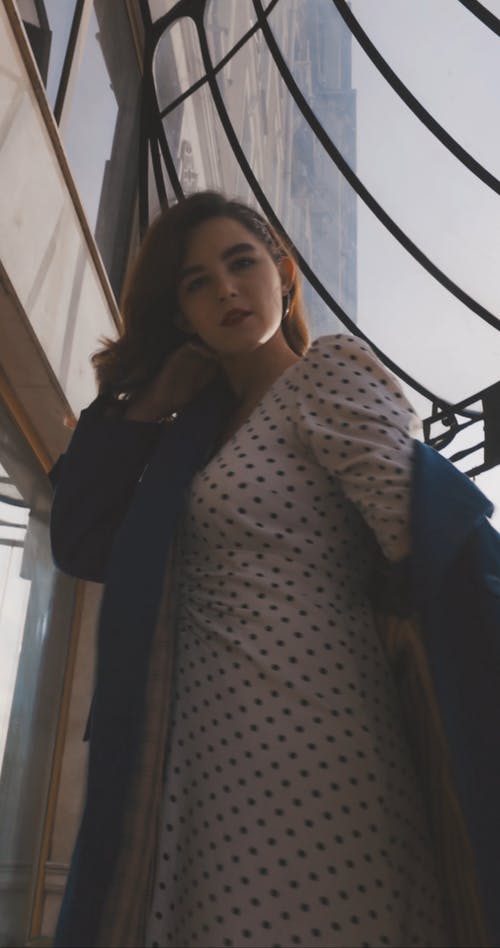 有关人, 低角度拍摄, 垂直视频的免费素材视频