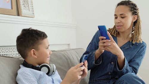 有关＃室内, 上网, 人的免费素材视频